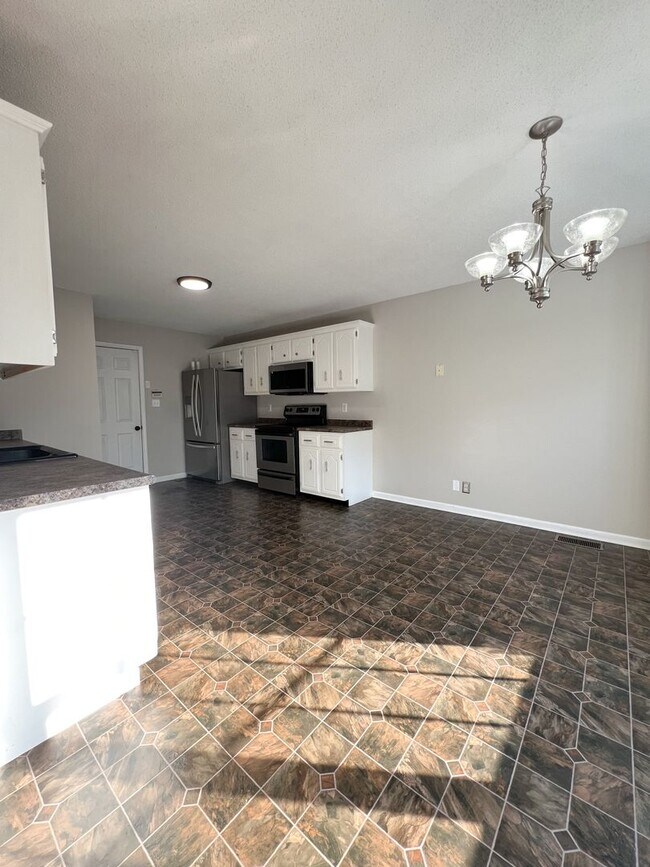 Building Photo - Beautiful Single-Family Home! Bonus Room, ...