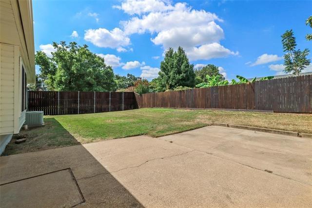 Building Photo - 2601 Knoll Trail