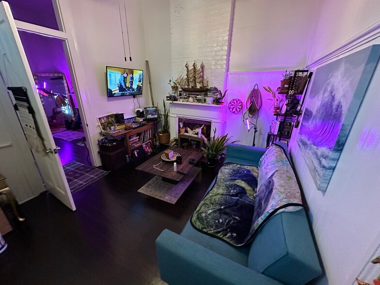 Living Room - 3821 Dauphine St