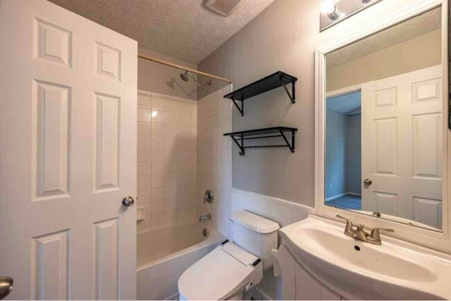 Building Photo - 2564 Hickory Pine Ln