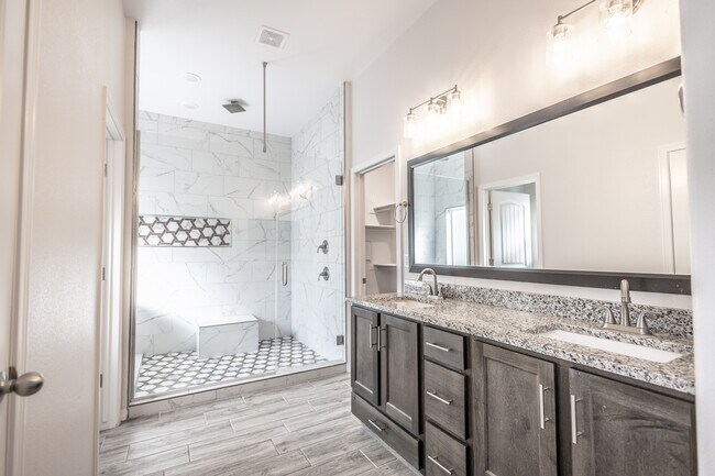 Building Photo - 14852 Mike a Mendoza Ave