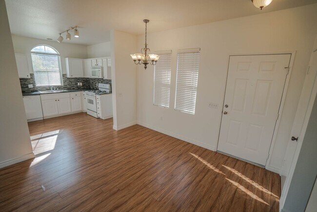 Building Photo - COMING SOON! Charming 1-Bedroom Home in Sa...