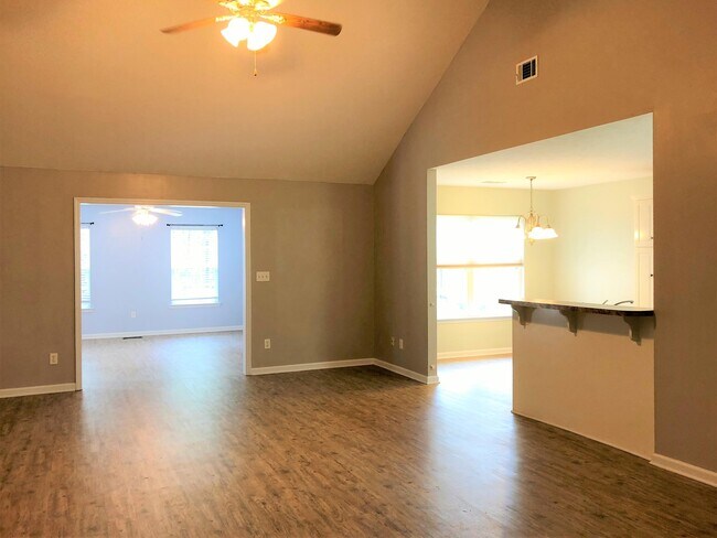 Building Photo - 122 Goudy Ct