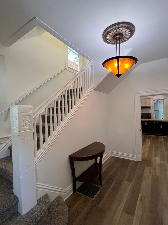 Building Photo - BEAUTIFUL 4+ BEDROOM VICTORIAN!!