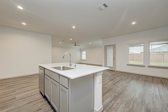 Building Photo - 3418 Lake Landing Ln