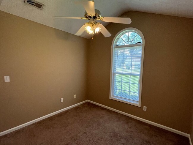 Building Photo - 3 Bed, 2 Bath Home on Corner Lot in Raeford