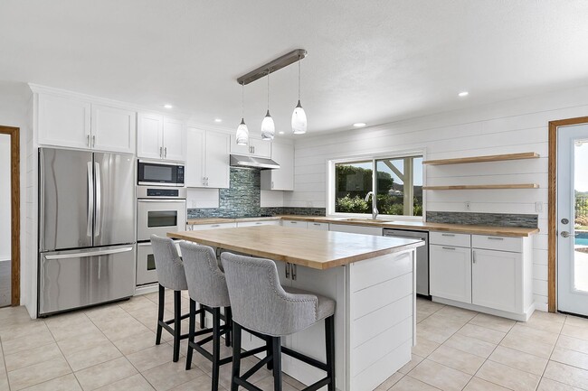 Building Photo - Ocean View Home