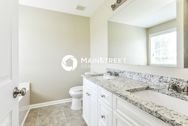 Building Photo - 4 Bedroom Pet-Friendly Home in Smithfield, NC with Main Street Renewal