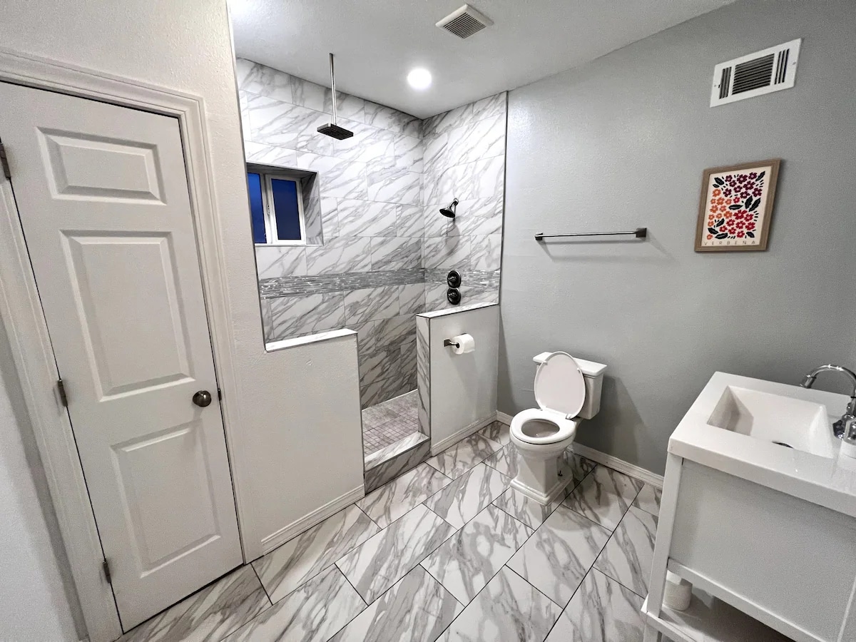 Building Photo - 3025 E Missouri Ave