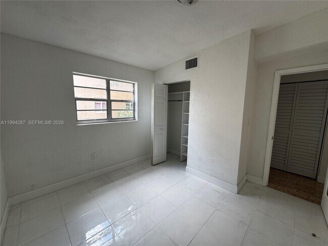 Building Photo - 1950 Washington Ave