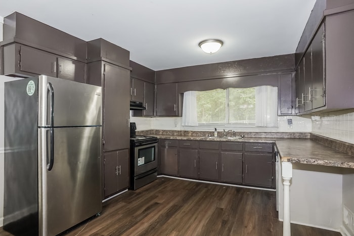 Building Photo - 445 Birch St