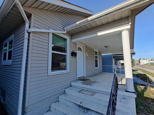 Building Photo - 421 Colescott St