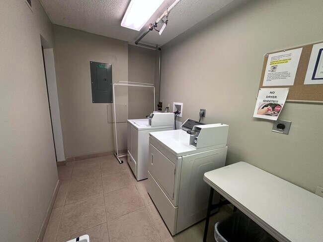 Building Photo - 5440 N Ocean Dr