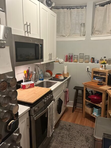 Primary Photo - 585 Beacon St