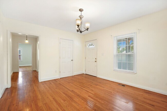 Building Photo - A GEM IN RIVERDALE HEIGHTS!