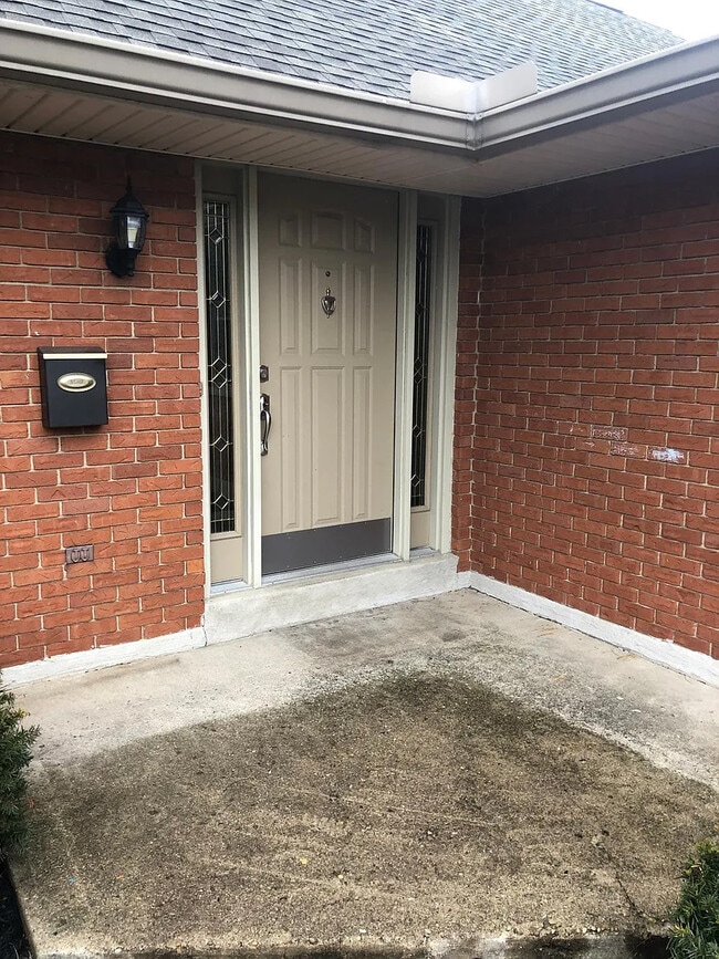 Building Photo - 2481 E Rahn Rd