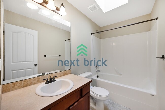 Building Photo - "Charming 3-Bed Oasis with 2.5 Baths in Prime Renton Location - Spacious layout!"