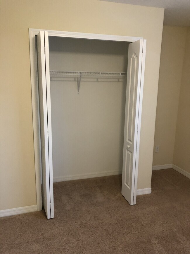 Building Photo - Beautiful Renovated 3/2.5 Located In Independence