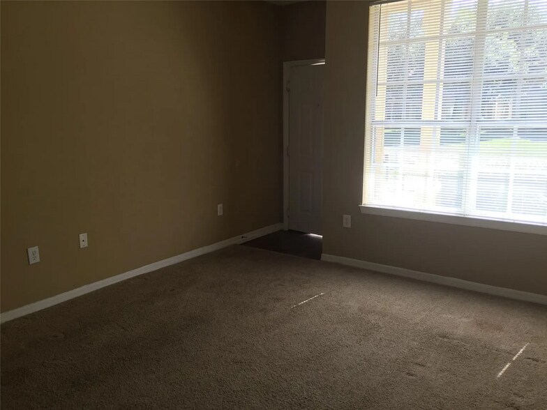 Building Photo - 860 Grand Regency Pointe