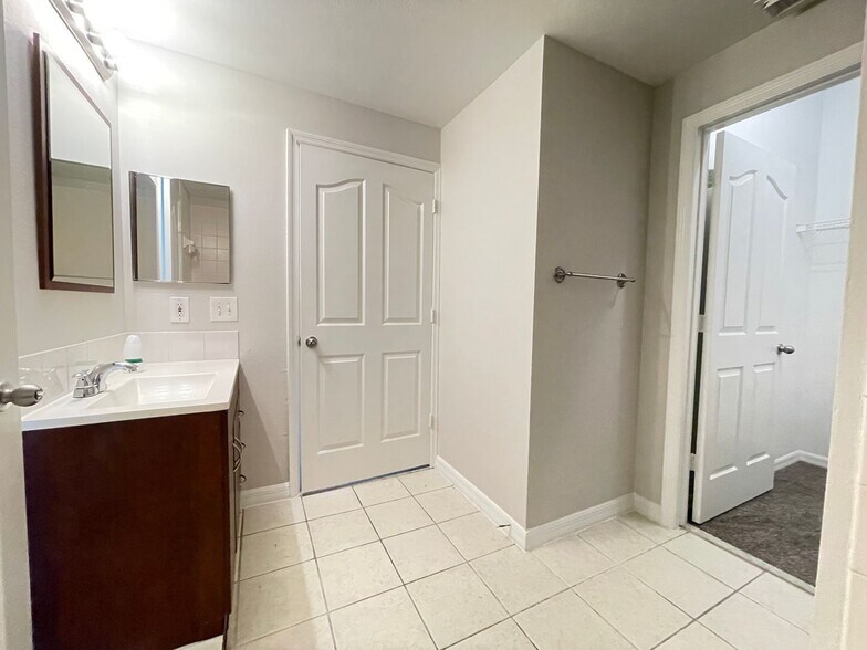 Building Photo - 760 Siena Palm Dr