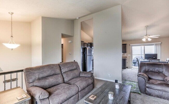 Building Photo - 13806 S 43rd Ave