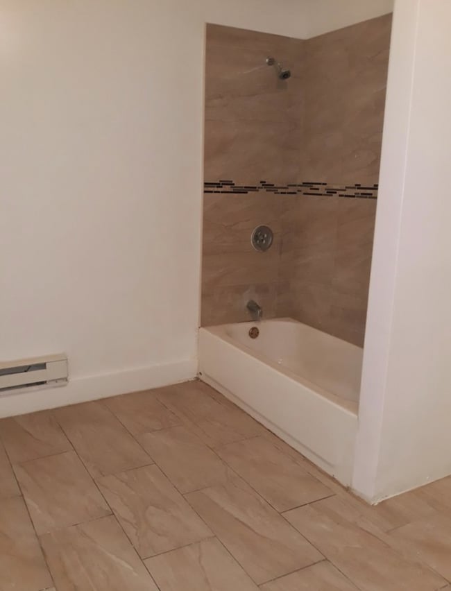 Building Photo - 90 N Park St