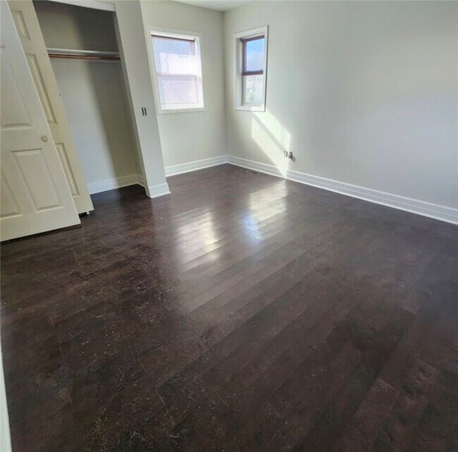 Building Photo - 240 Maywood Dr