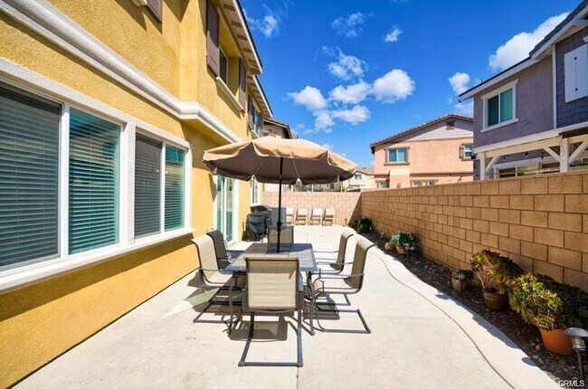 Building Photo - Spacious 4-Bed, 2.5-Bath Home in Fontana Unified School District with Private Backyard