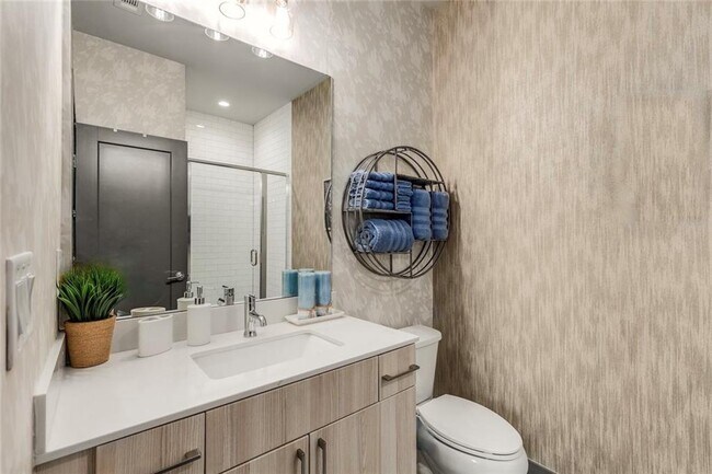 Building Photo - 1300 Chelsea Cir NW