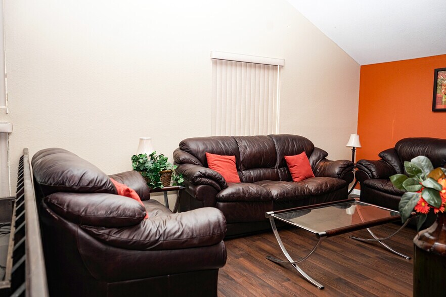 Building Photo - 996 S Zeno Way