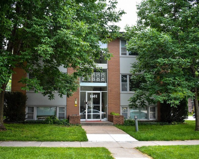 1601 F St - Front - 1601 F St