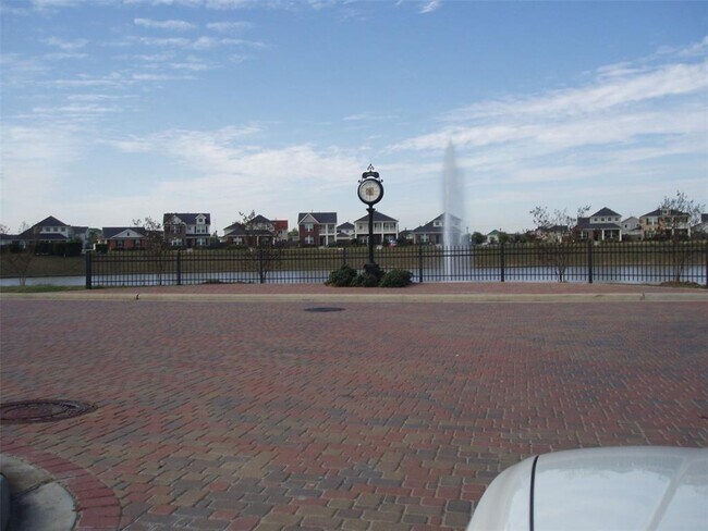 Building Photo - 6143 Settlers Lake Cir W