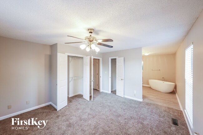 Building Photo - 805 14th Ave