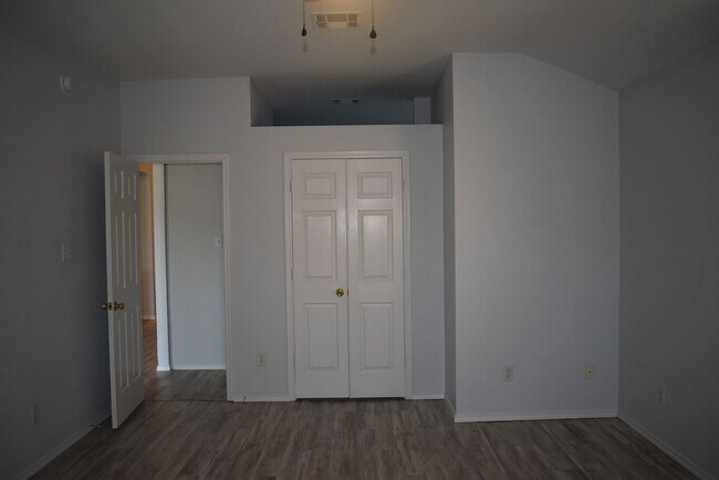 Building Photo - TWO LIVING ROOMS AND TWO DINING ROOMS! Sol...