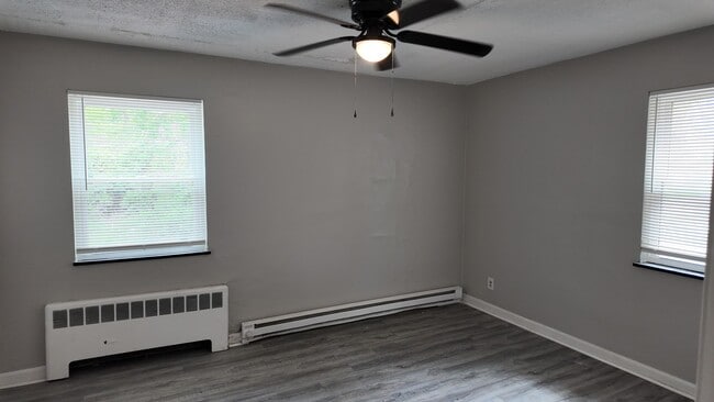 Building Photo - 7100 Eastlawn Dr