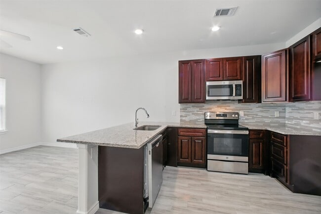 Building Photo - 16884 Kempwood