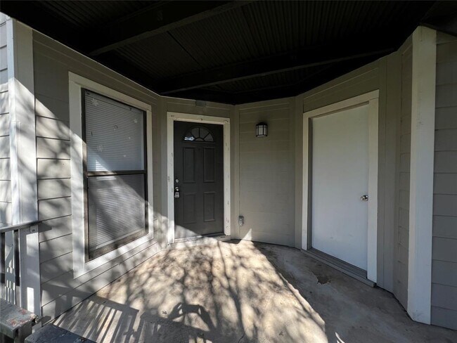 Building Photo - 10616 Mellow Meadow Dr