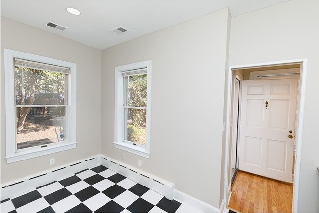 Building Photo - 1525 Elliot Pl NW