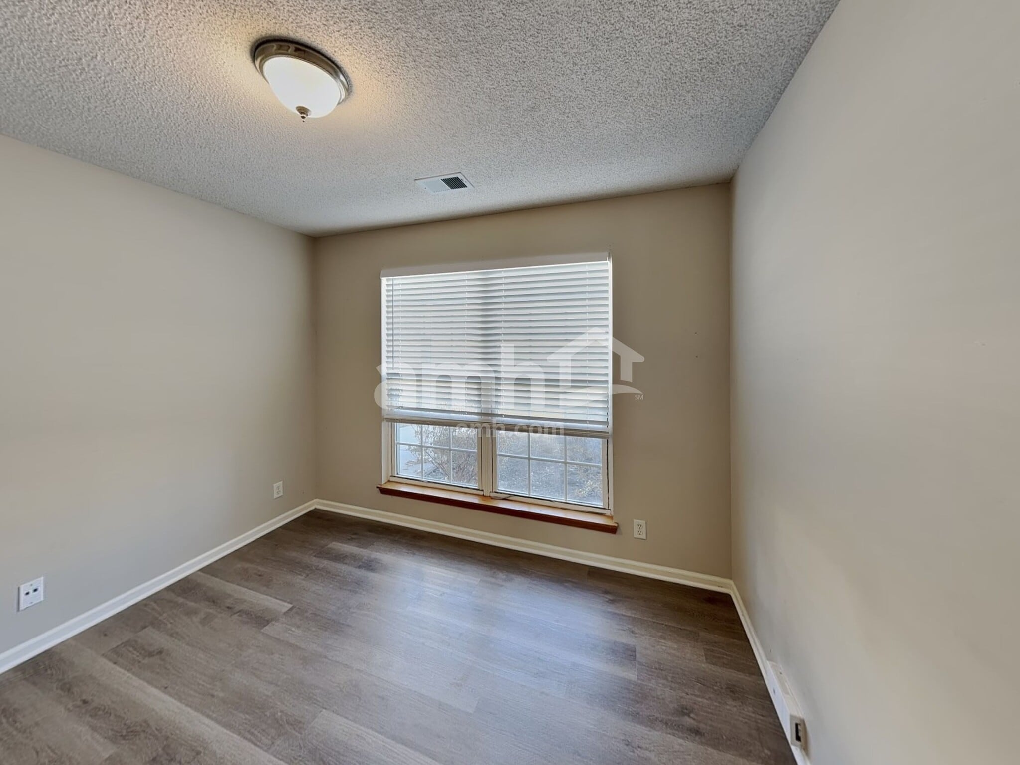 Building Photo - 1015 Bristol Dr