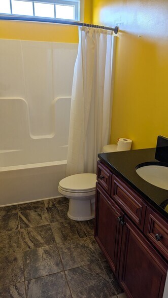 Building Photo - 409 Arecales Dr