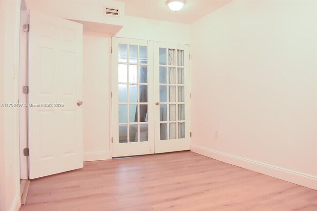 Building Photo - 1770 NE 191st St