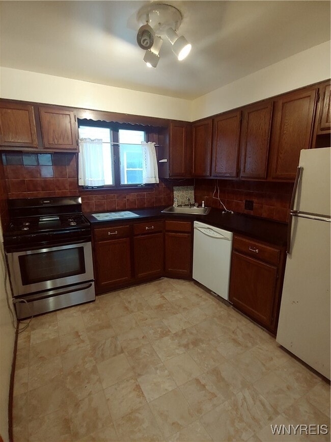 Building Photo - 267 Crestwood Ave