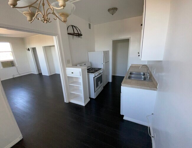 Building Photo - Crestwood Tower Apartments