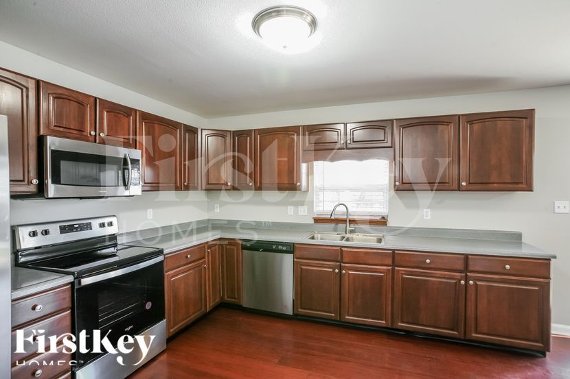 Building Photo - 8085 Lawrence Woods Blvd