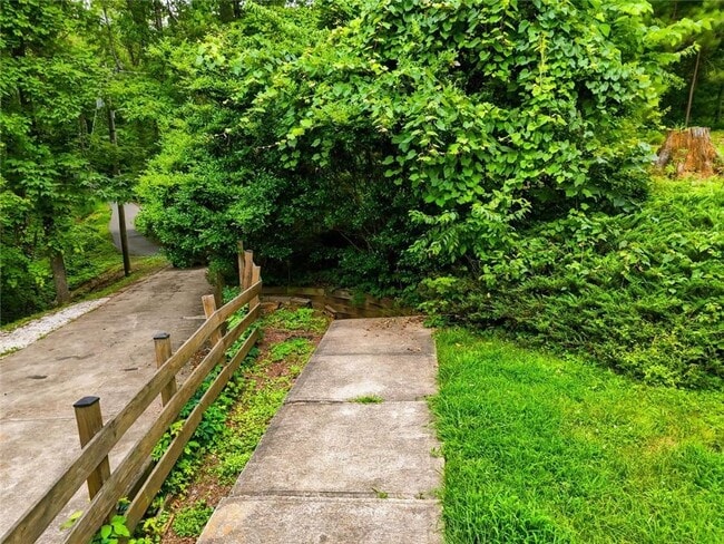 Building Photo - 166 Cove Hill