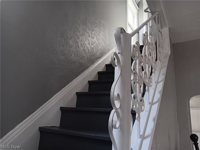 Building Photo - 1124 E 114th St