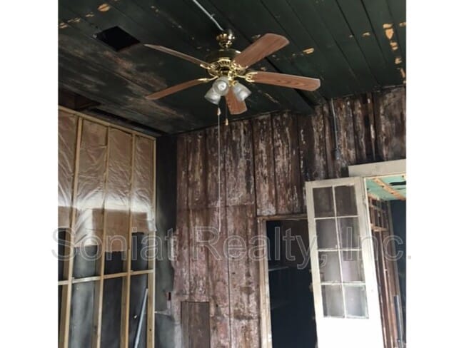 Building Photo - 1023 Clouet St