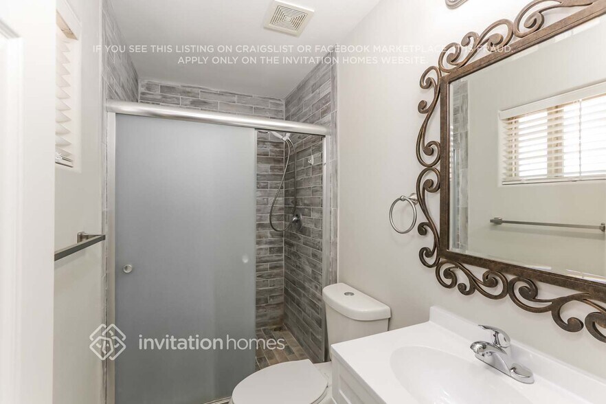 Building Photo - 401 E Fremont Dr