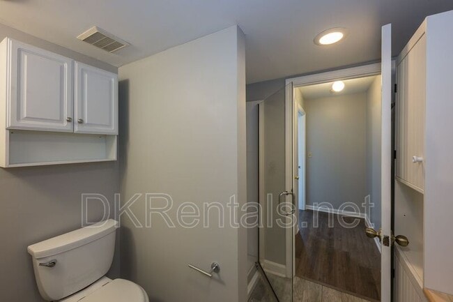 Building Photo - 876 Argonne Ave NE