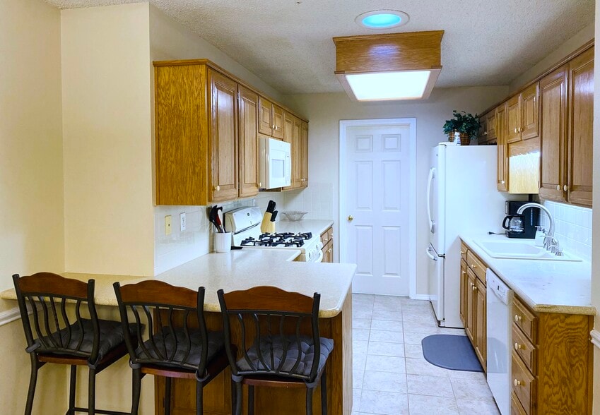 Building Photo - 104 Ivy Pl